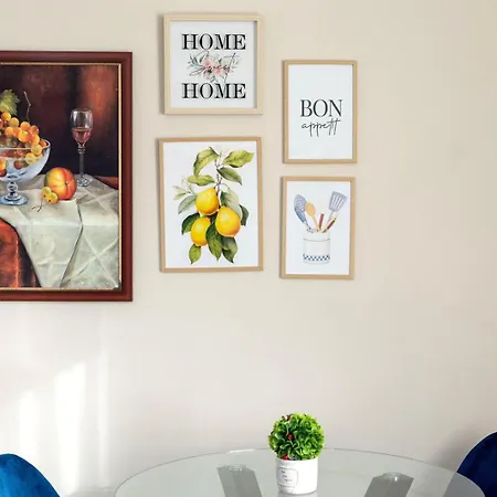 Cozy Flat Near Air Albania Stadium 1 דירה *