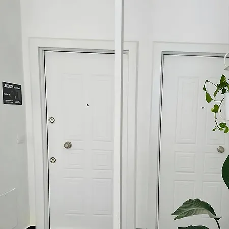 Cozy Flat Near Air Albania Stadium 1 شقة *