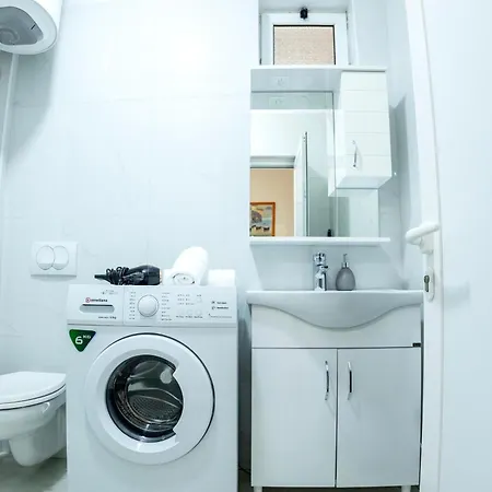 Cozy Flat Near Air Albania Stadium 1 شقة