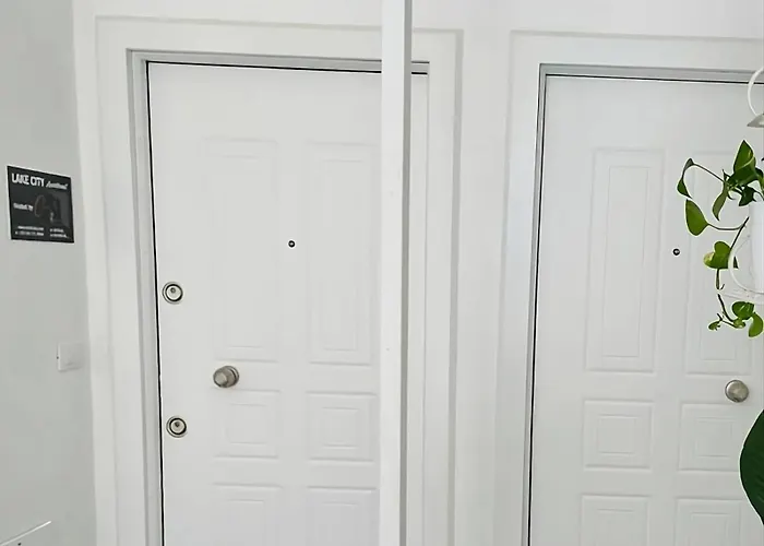 Cozy Flat Near Air Albania Stadium 1 Apartment *